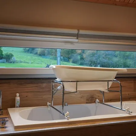 Petite Perle En Haute Ardenne Avec Vue Sur La Vallée, Infra-rouge Et Bain Balnéo *