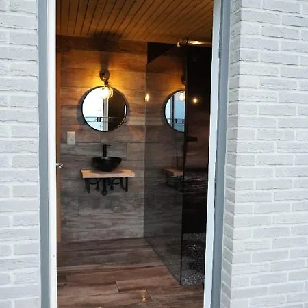 Petite Perle En Haute Ardenne Avec Vue Sur La Vallée, Infra-rouge Et Bain Balnéo