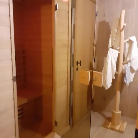 Petite Perle En Haute Ardenne Avec Vue Sur La Vallée, Infra-rouge Et Bain Balnéo Lierneux